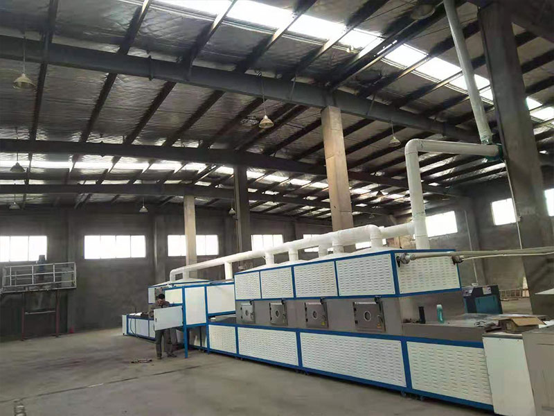 選對(duì)微波烘干設(shè)備不難！多行業(yè)適配方法 + 低碳考量